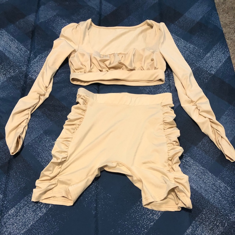LngSleeve Crp.Top W/Matching Above The Knee Shorts